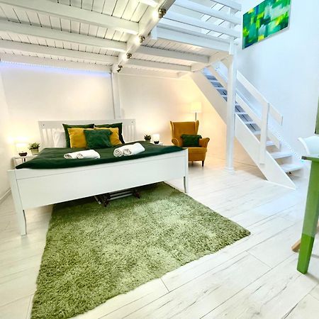 Teresian Apartment Near The Andrassy Street Free Air Conditioner Free Coffee Будапеща Екстериор снимка