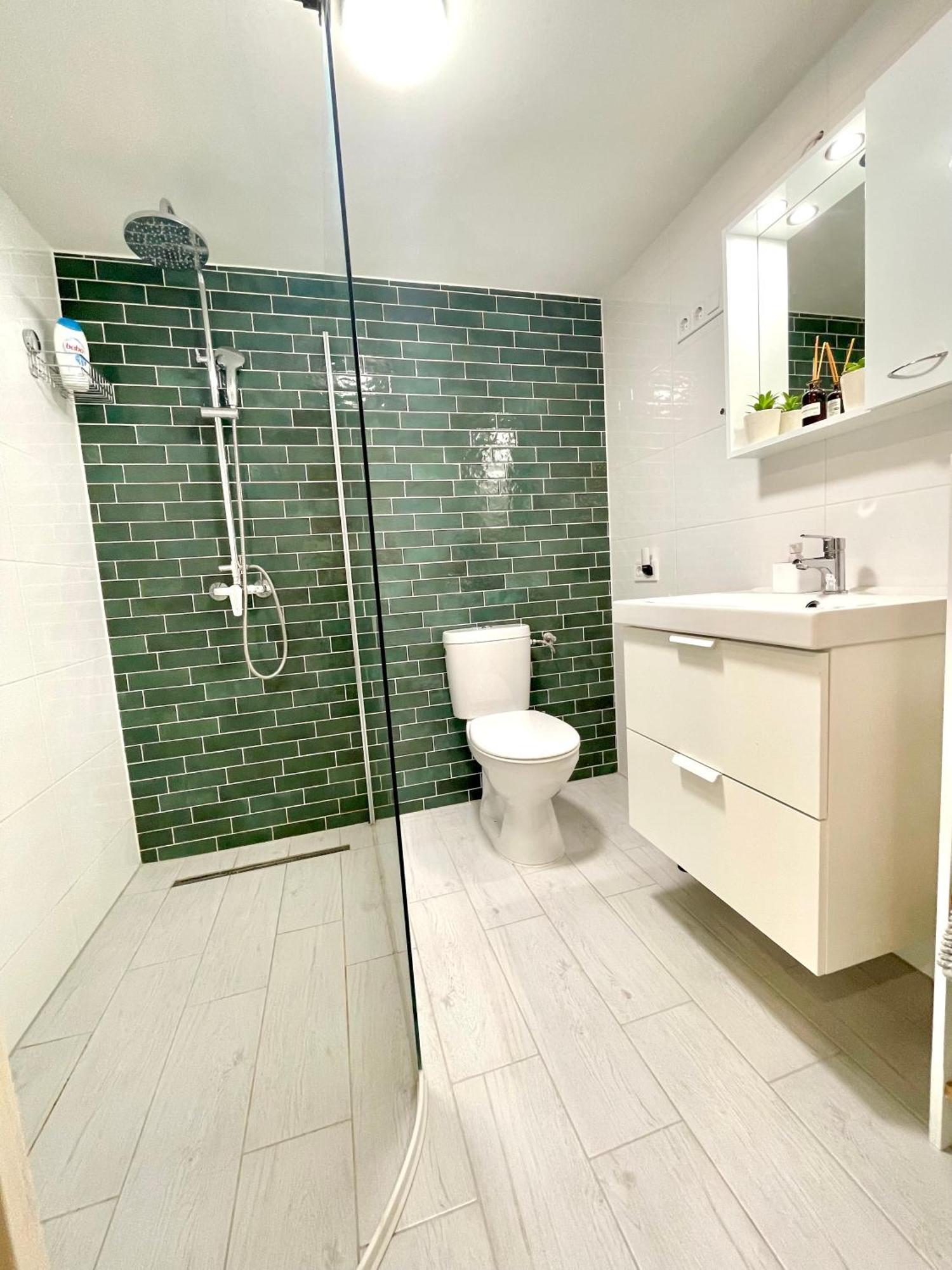 Teresian Apartment Near The Andrassy Street Free Air Conditioner Free Coffee Будапеща Екстериор снимка
