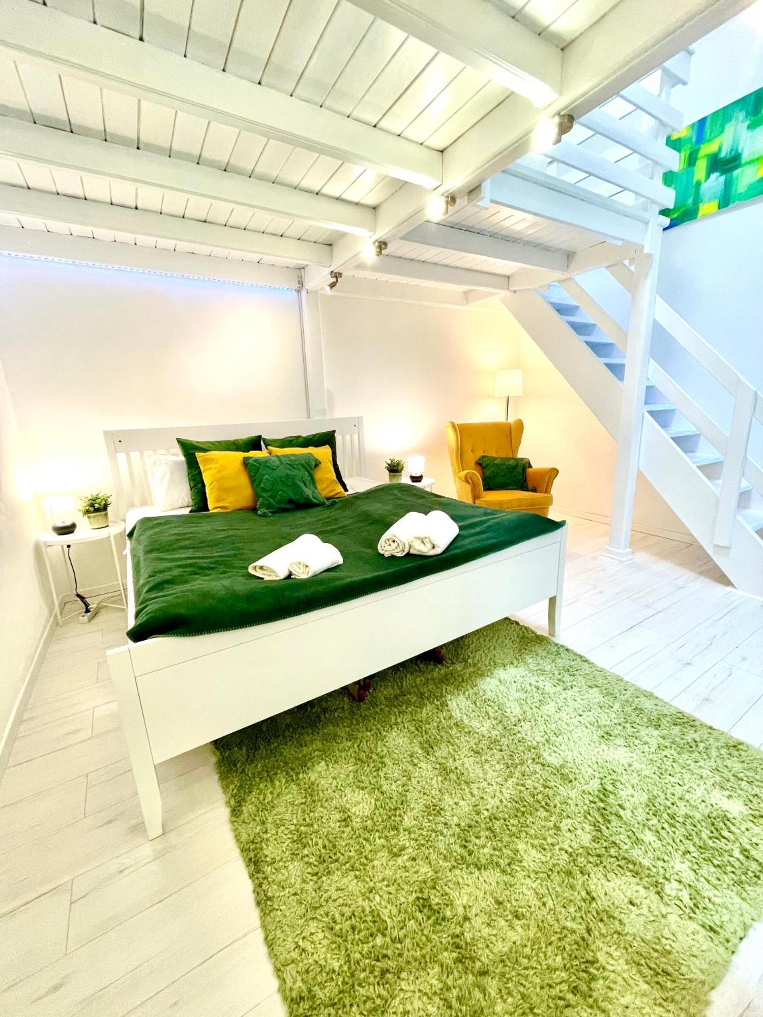 Teresian Apartment Near The Andrassy Street Free Air Conditioner Free Coffee Будапеща Екстериор снимка