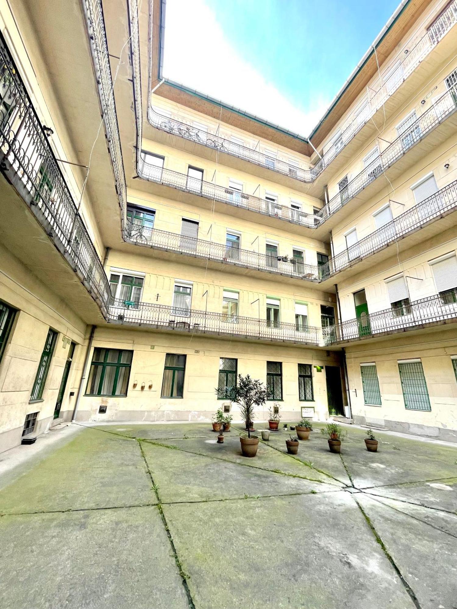 Teresian Apartment Near The Andrassy Street Free Air Conditioner Free Coffee Будапеща Екстериор снимка